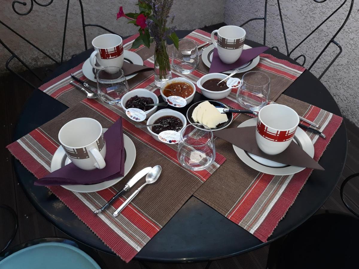 Chez Yvette , C'Est Chouette!! Acomodação com café da manhã Carcassonne Exterior foto